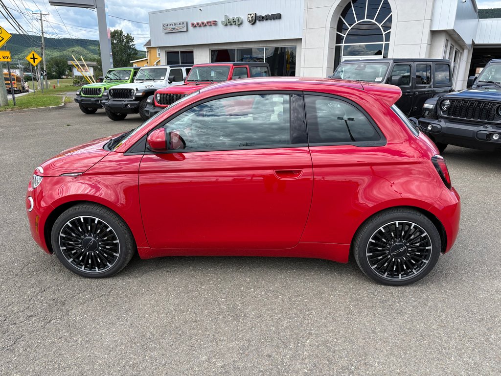 2024 Fiat 500e RED in Carleton, Quebec - 3 - w1024h768px