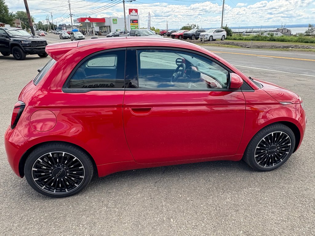 2024 Fiat 500e RED in Carleton, Quebec - 4 - w1024h768px