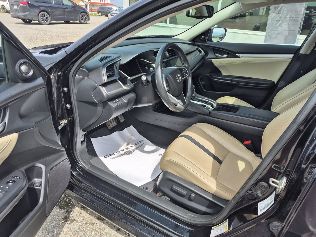 Honda Civic Sedan Touring 2017 à Carleton, Québec - 10 - w1024h768px