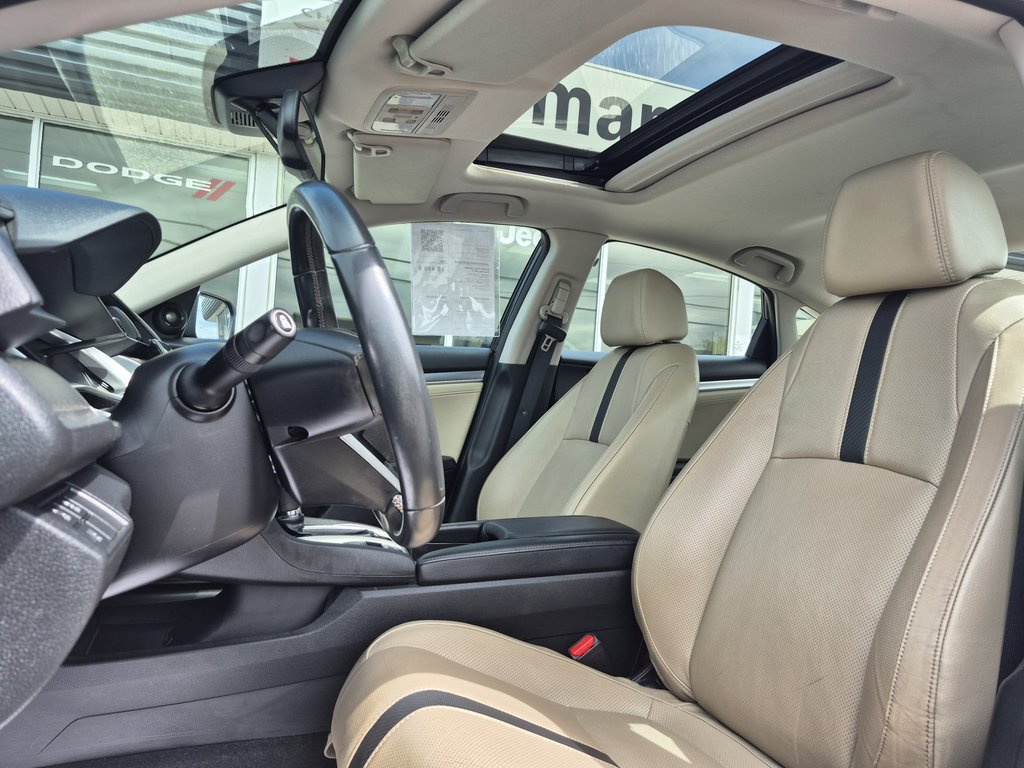 Honda Civic Sedan Touring 2017 à Carleton, Québec - 12 - w1024h768px