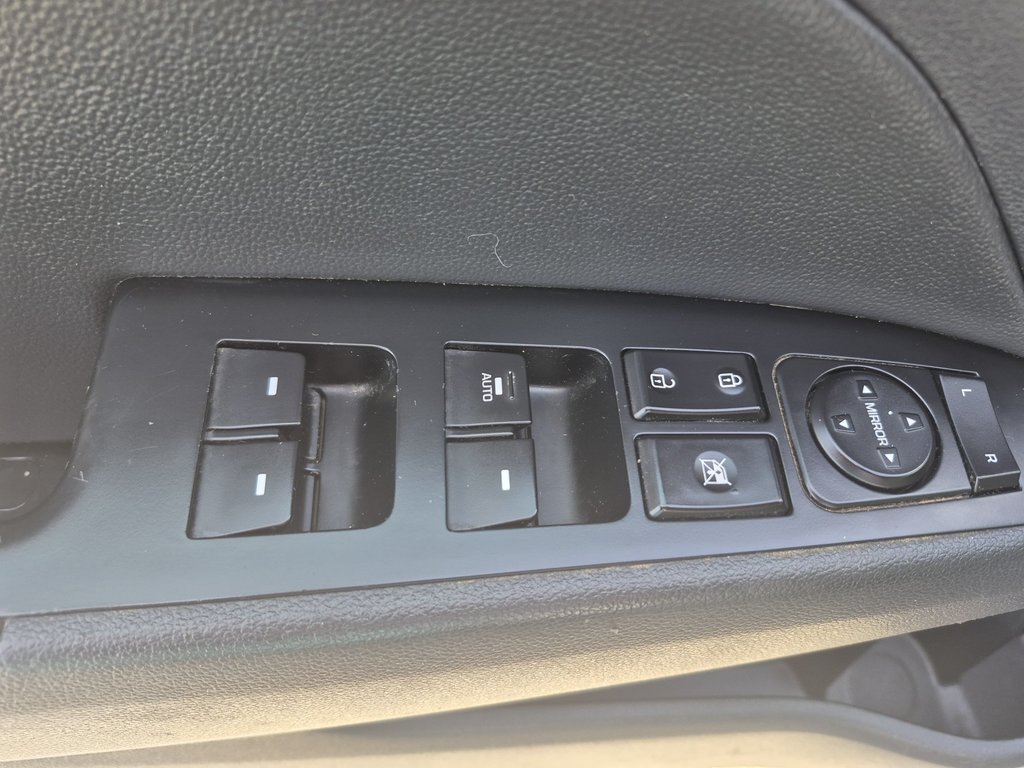 Hyundai Elantra Limited 2018 à Carleton, Québec - 12 - w1024h768px