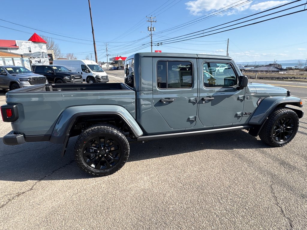 2025 Jeep Gladiator NIGHTHAWK in Carleton, Quebec - 5 - w1024h768px