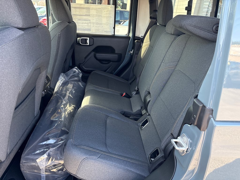 2025 Jeep Gladiator NIGHTHAWK in Carleton, Quebec - 8 - w1024h768px