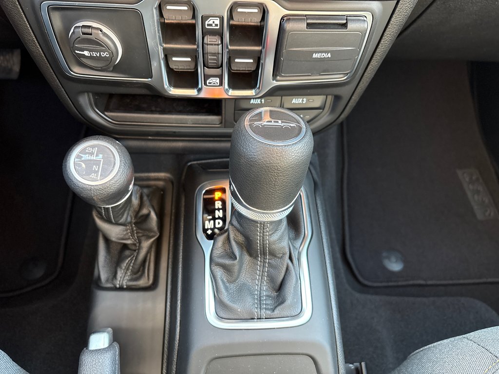2025 Jeep Gladiator NIGHTHAWK in Carleton, Quebec - 15 - w1024h768px