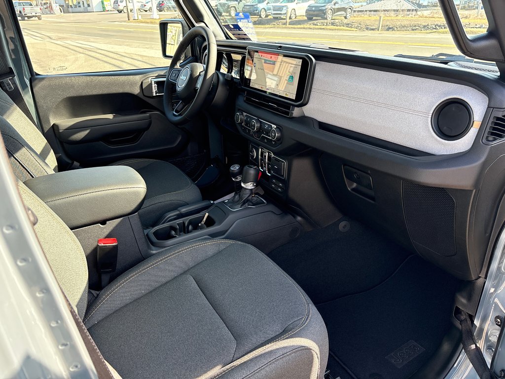 2025 Jeep Gladiator NIGHTHAWK in Carleton, Quebec - 10 - w1024h768px