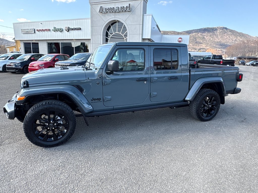 2025 Jeep Gladiator NIGHTHAWK in Carleton, Quebec - 2 - w1024h768px