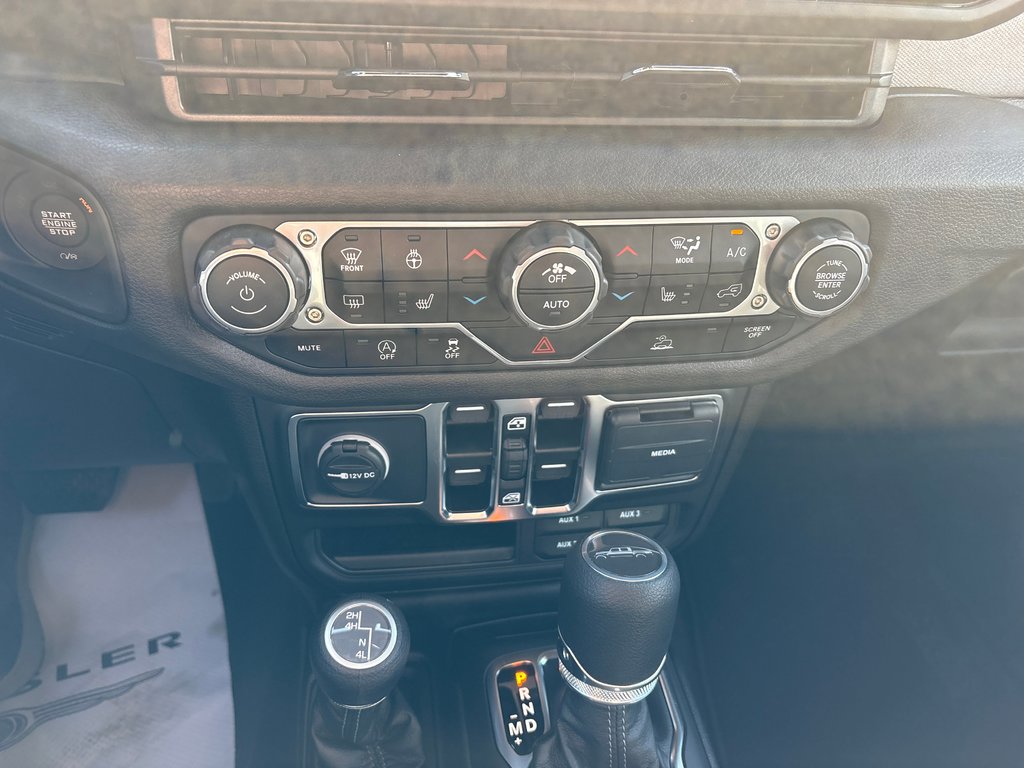 2025 Jeep Gladiator NIGHTHAWK in Carleton, Quebec - 14 - w1024h768px