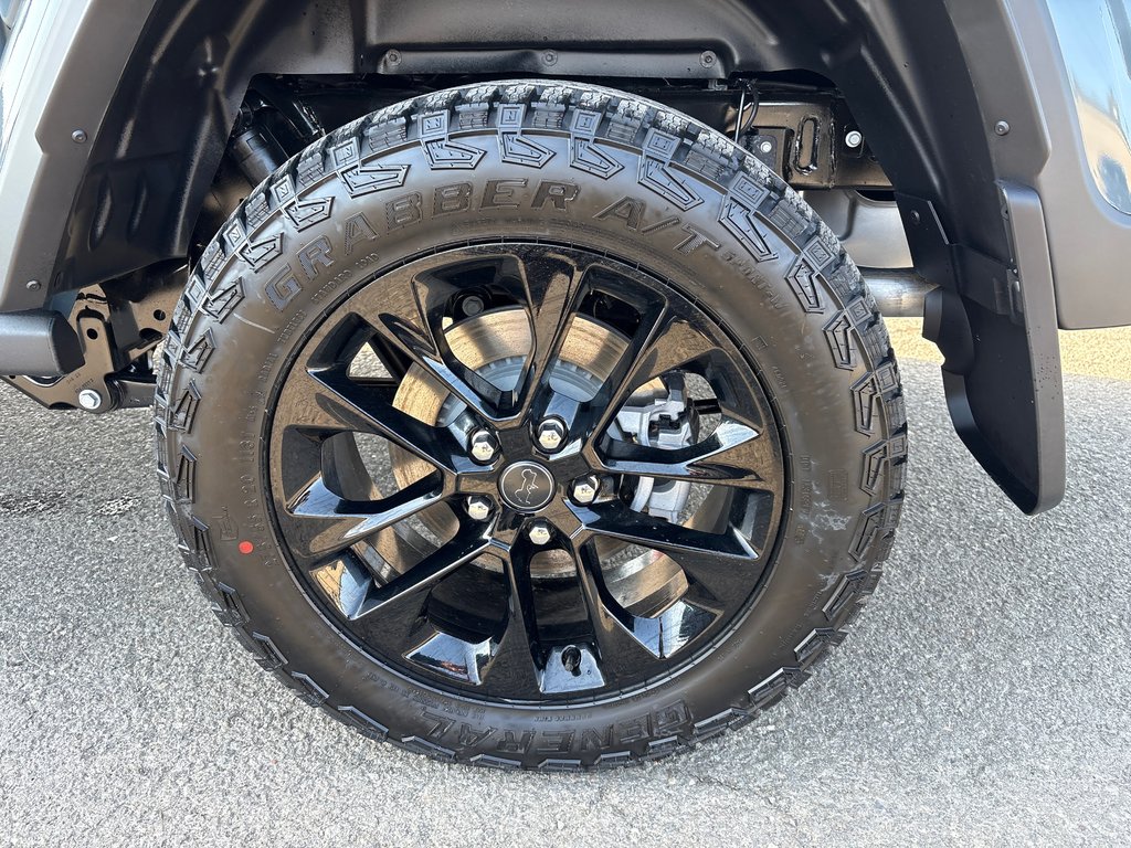 2025 Jeep Gladiator NIGHTHAWK in Carleton, Quebec - 7 - w1024h768px