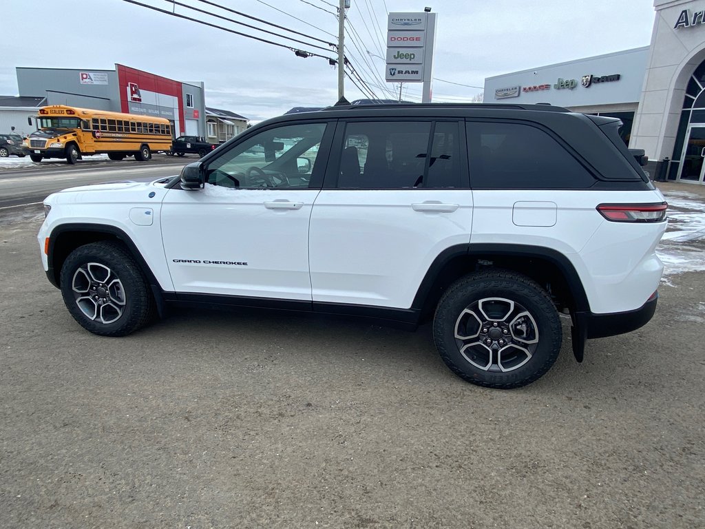 2022  Grand Cherokee 4xe TRAILHAWK in Carleton, Quebec - 5 - w1024h768px