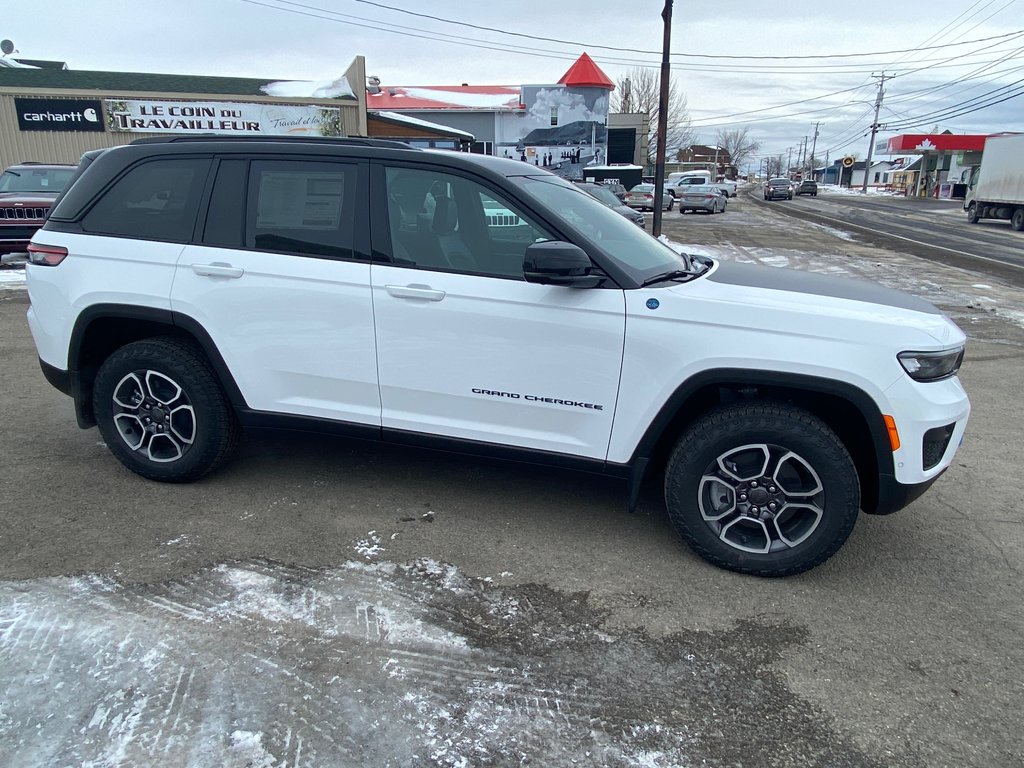 2022  Grand Cherokee 4xe TRAILHAWK in Carleton, Quebec - 3 - w1024h768px