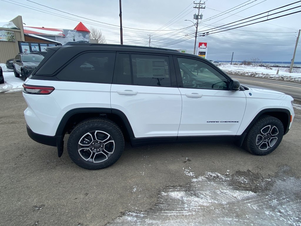 2022  Grand Cherokee 4xe TRAILHAWK in Carleton, Quebec - 6 - w1024h768px