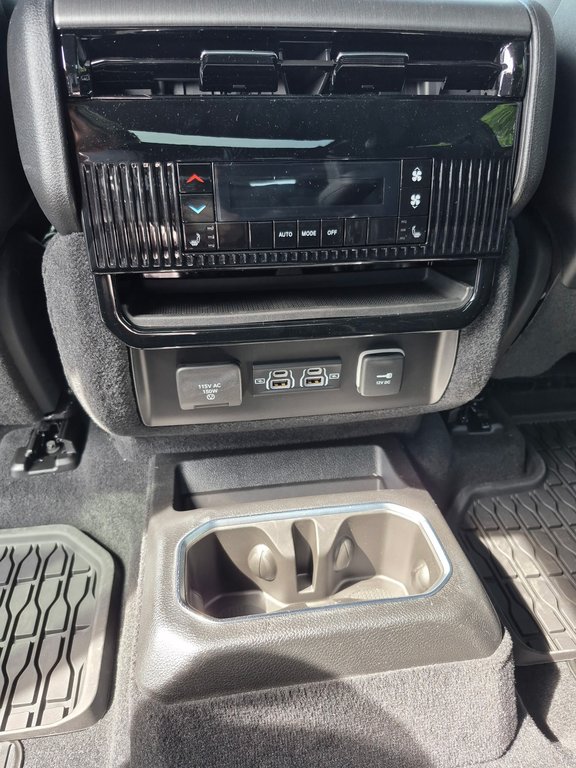 2025 Jeep Wagoneer L SERIES II CARBIDE in Carleton, Quebec - 8 - w1024h768px