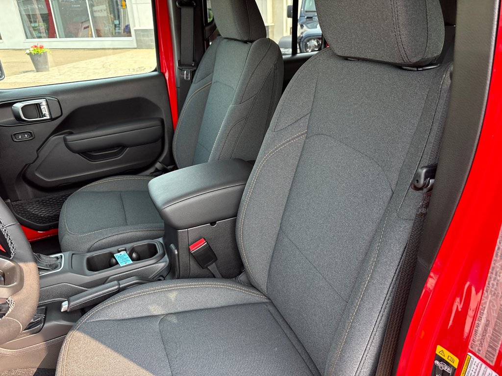 2025 Jeep WRANGLER 4-Door WILLYS in Carleton, Quebec - 15 - w1024h768px