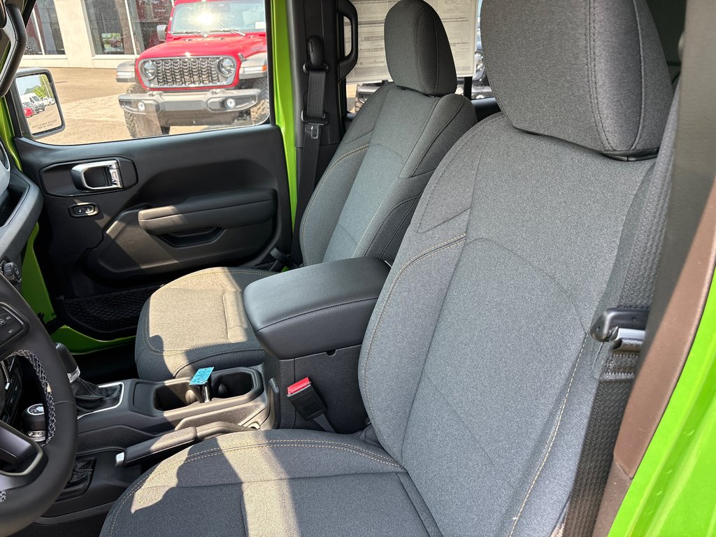 Jeep WRANGLER 4-Door SPORT S 2025 à Carleton, Québec - 12 - w1024h768px