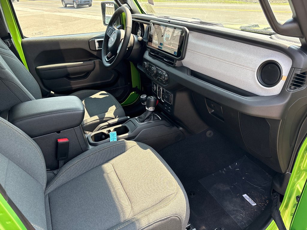 Jeep WRANGLER 4-Door SPORT S 2025 à Carleton, Québec - 10 - w1024h768px