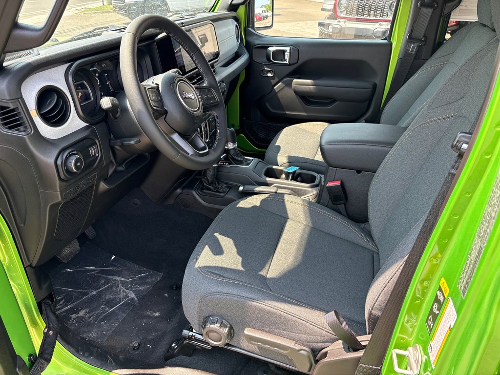 Jeep WRANGLER 4-Door SPORT S 2025 à Carleton, Québec - 11 - w1024h768px