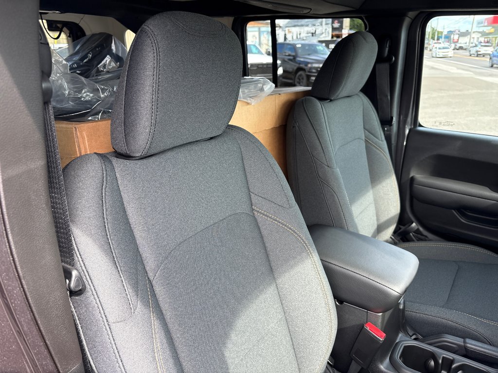 2025 Jeep WRANGLER 4-Door WILLYS in Carleton, Quebec - 8 - w1024h768px