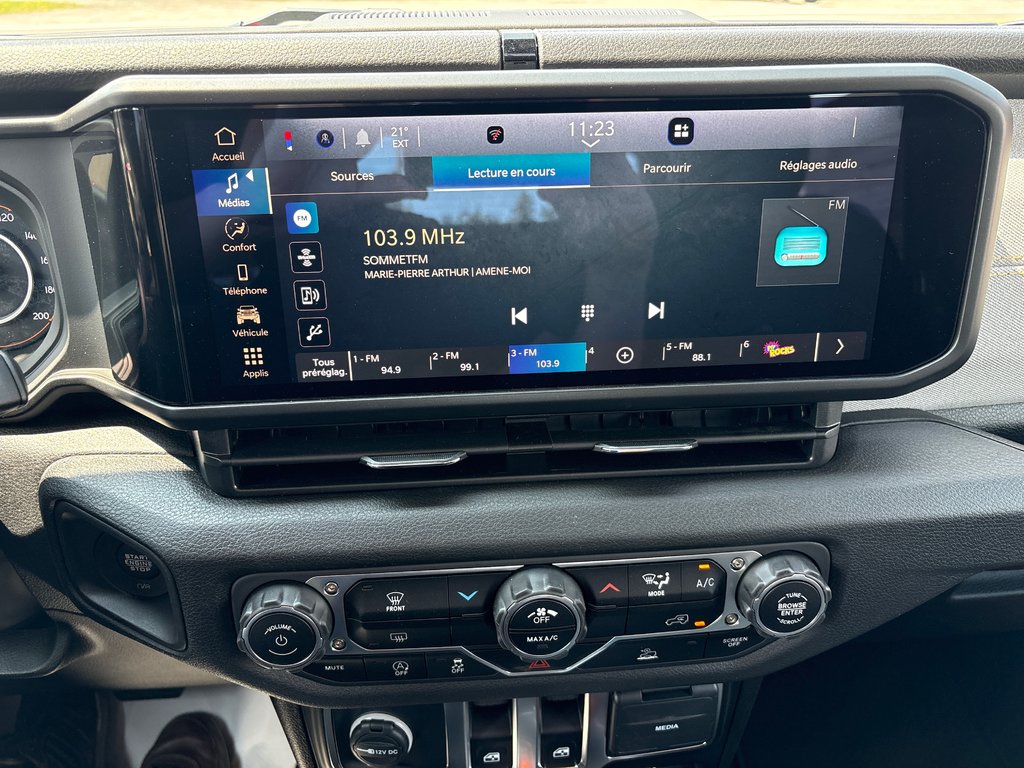 2025 Jeep Wrangler SPORT in Carleton, Quebec - 12 - w1024h768px