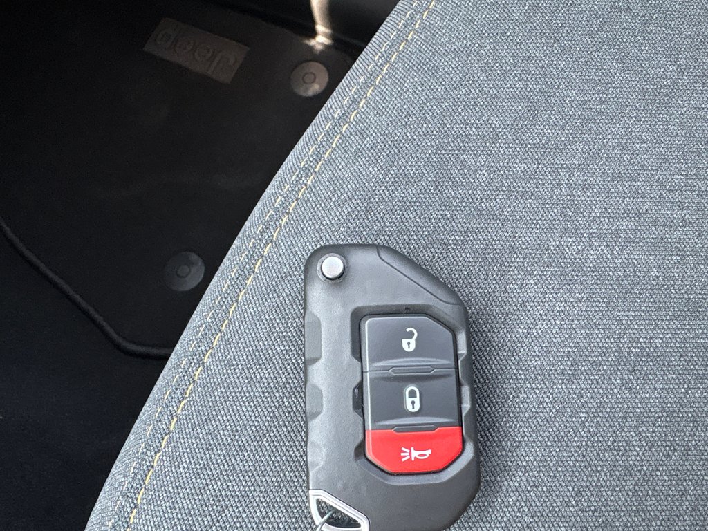 2025 Jeep Wrangler SPORT in Carleton, Quebec - 18 - w1024h768px