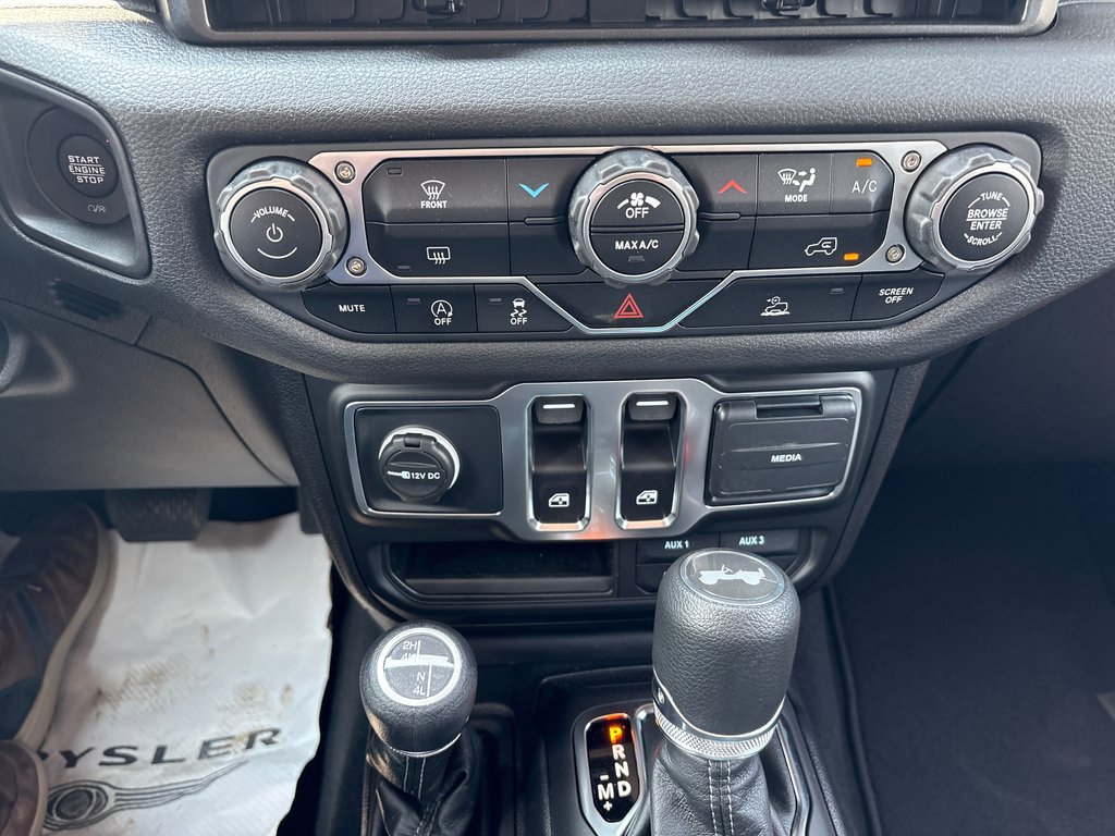 2025 Jeep Wrangler SPORT in Carleton, Quebec - 13 - w1024h768px