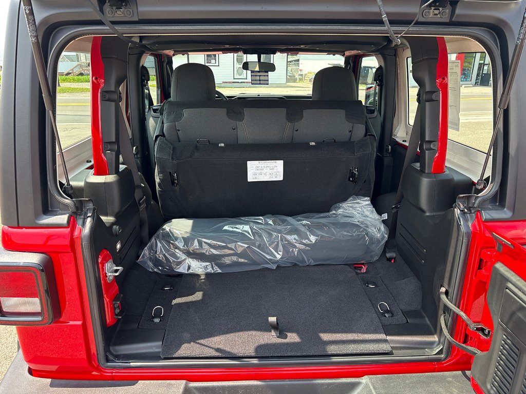 2025 Jeep Wrangler SPORT in Carleton, Quebec - 19 - w1024h768px