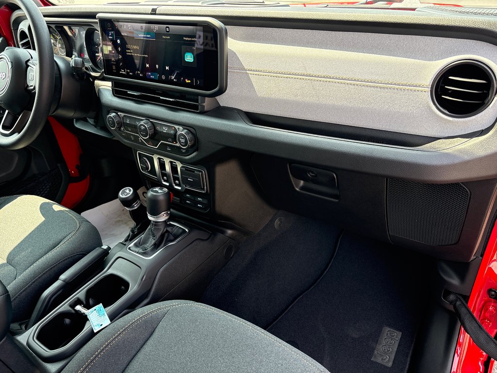 2025 Jeep Wrangler SPORT in Carleton, Quebec - 8 - w1024h768px