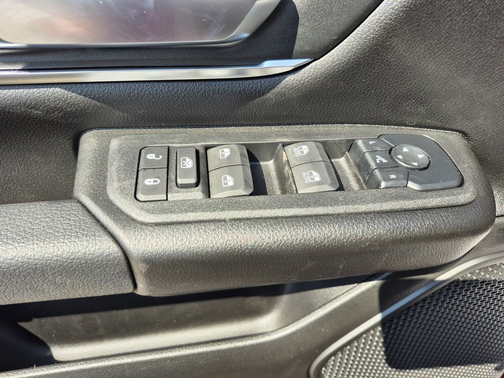 2025 Ram 1500 BIG HORN in Carleton, Quebec - 12 - w1024h768px