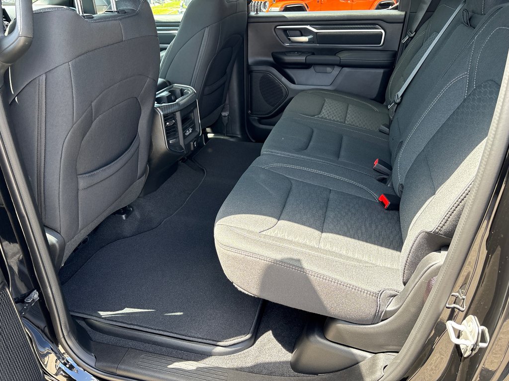 2025 Ram 1500 BIG HORN in Carleton, Quebec - 13 - w1024h768px