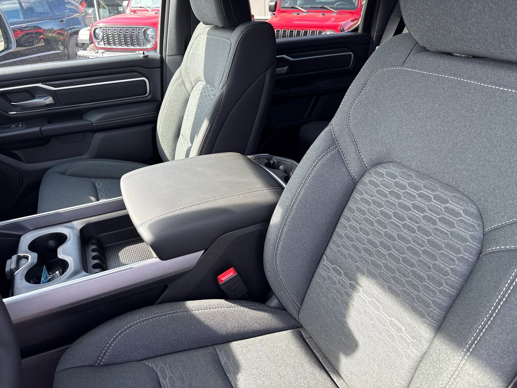 2025 Ram 1500 BIG HORN in Carleton, Quebec - 17 - w1024h768px
