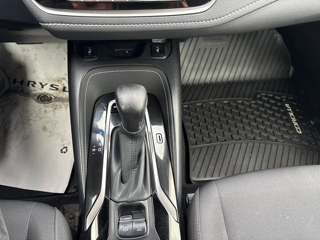 2021 Toyota Corolla Hatchback Black edition in Carleton, Quebec - 11 - w1024h768px