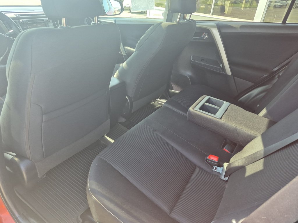 Toyota RAV4 XLE 2015 à Carleton, Québec - 9 - w1024h768px