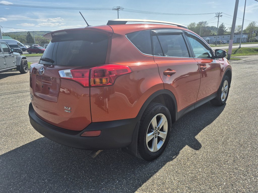 Toyota RAV4 XLE 2015 à Carleton, Québec - 2 - w1024h768px