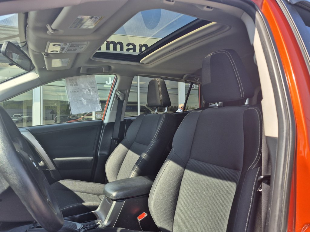 Toyota RAV4 XLE 2015 à Carleton, Québec - 12 - w1024h768px