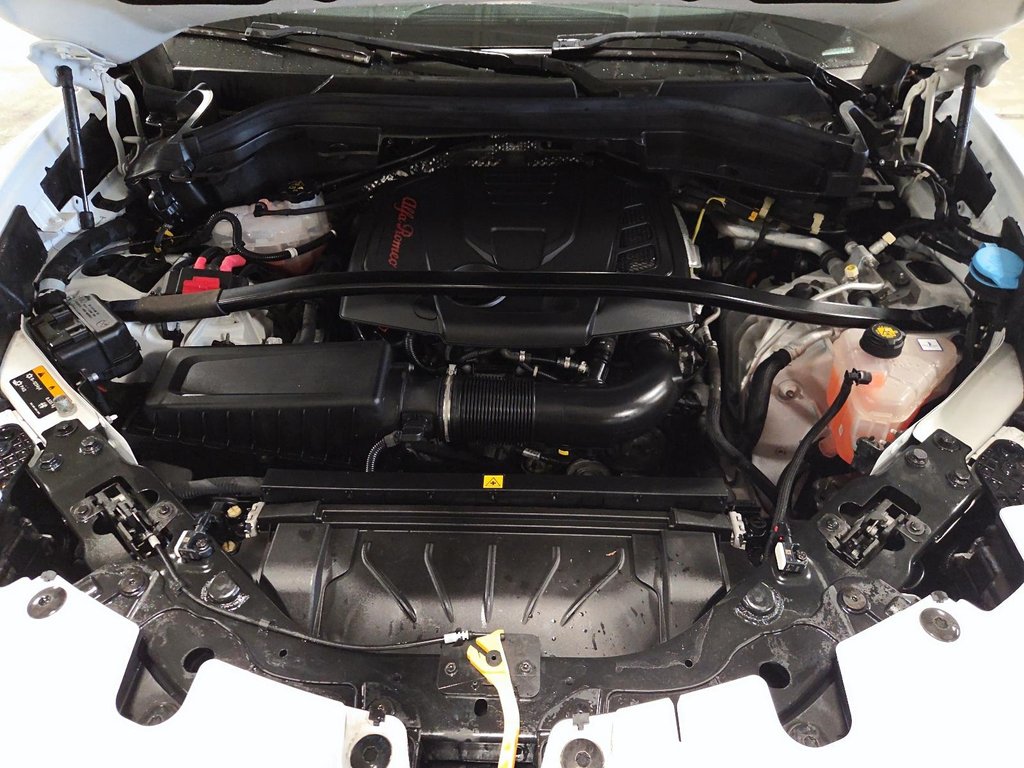 2021 Alfa Romeo Stelvio Ti Sport AWD in St-Jean-Sur-Richelieu, Quebec - 8 - w1024h768px