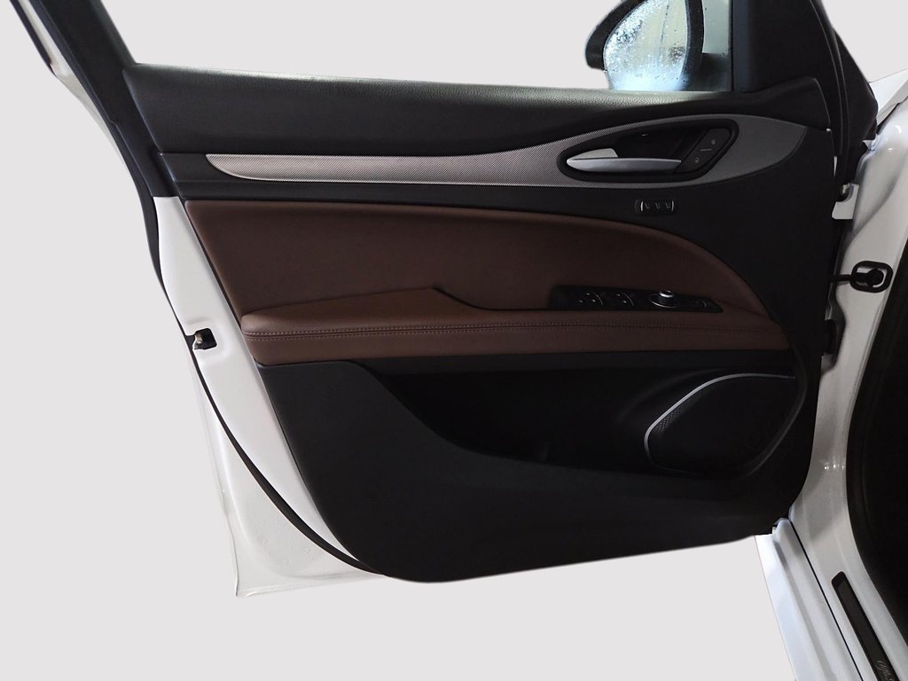 2021 Alfa Romeo Stelvio Ti Sport AWD in St-Jean-Sur-Richelieu, Quebec - 11 - w1024h768px