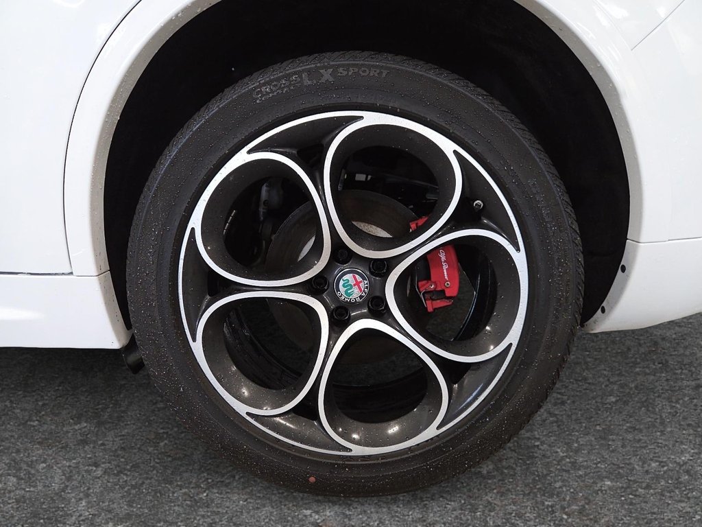 2021 Alfa Romeo Stelvio Ti Sport AWD in St-Jean-Sur-Richelieu, Quebec - 7 - w1024h768px