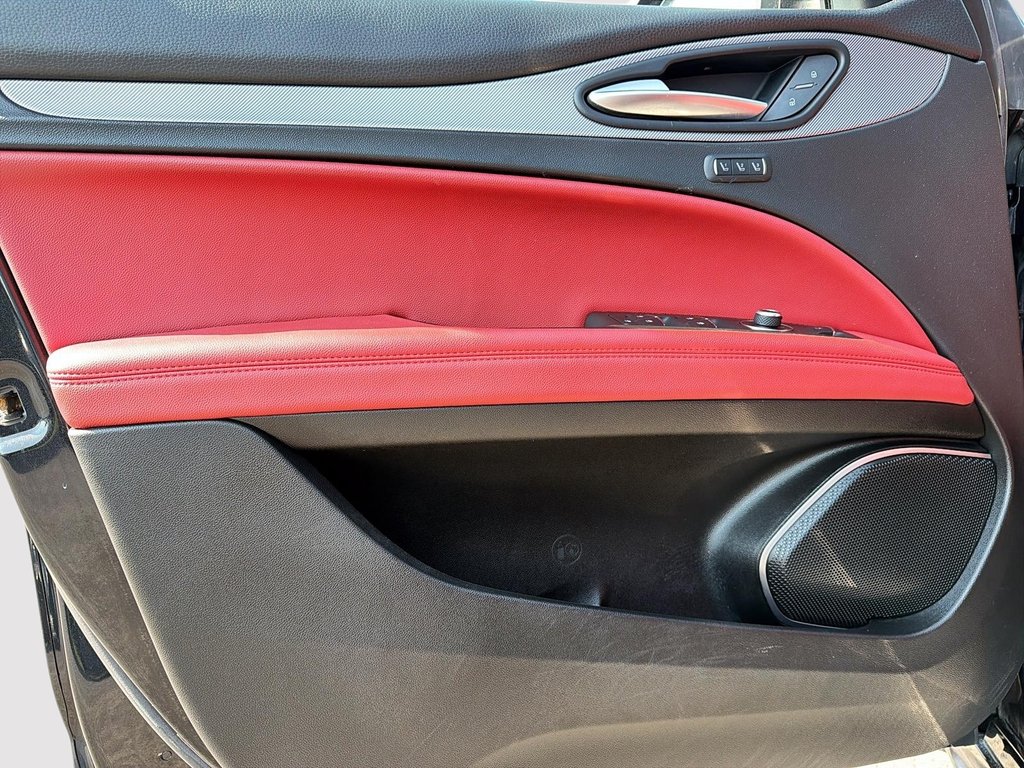 Alfa Romeo Stelvio Ti Sport AWD 2021 à St-Jean-Sur-Richelieu, Québec - 11 - w1024h768px