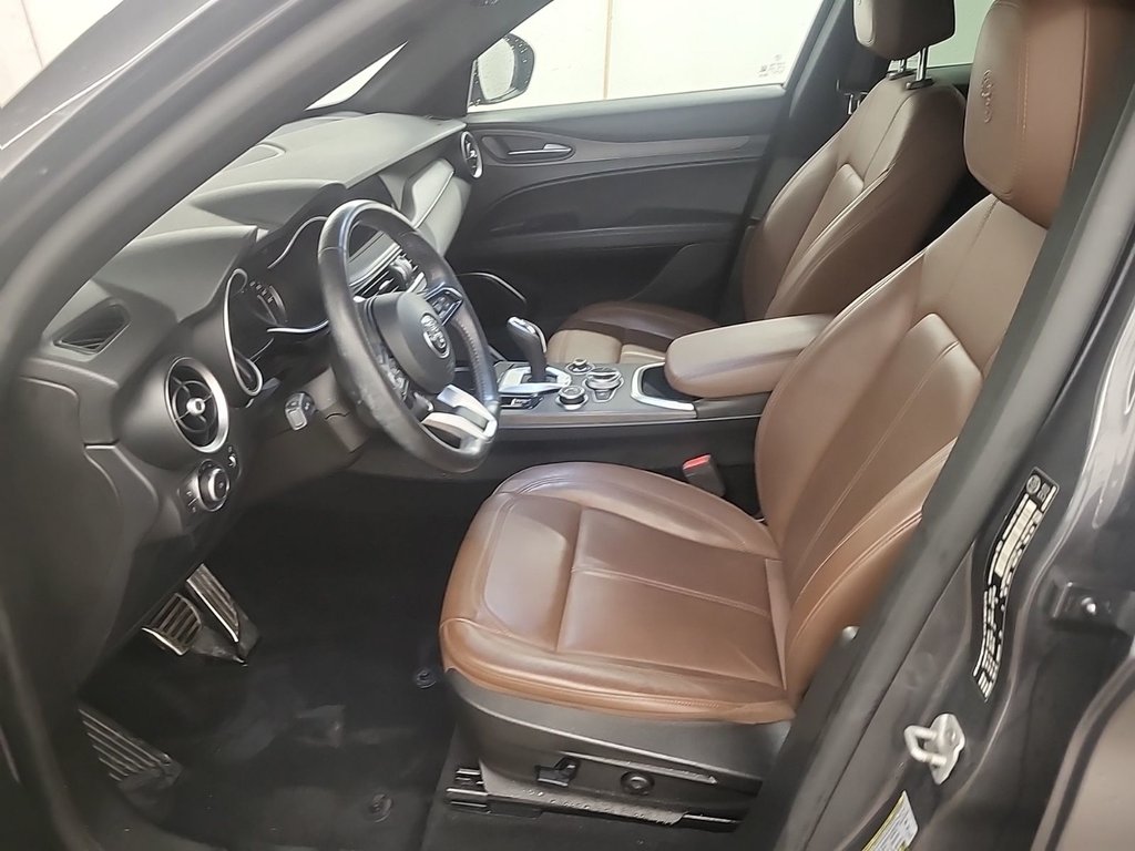 Alfa Romeo Stelvio AWD TOIT-PANORAMIQUE 2022 à St-Jean-Sur-Richelieu, Québec - 4 - w1024h768px