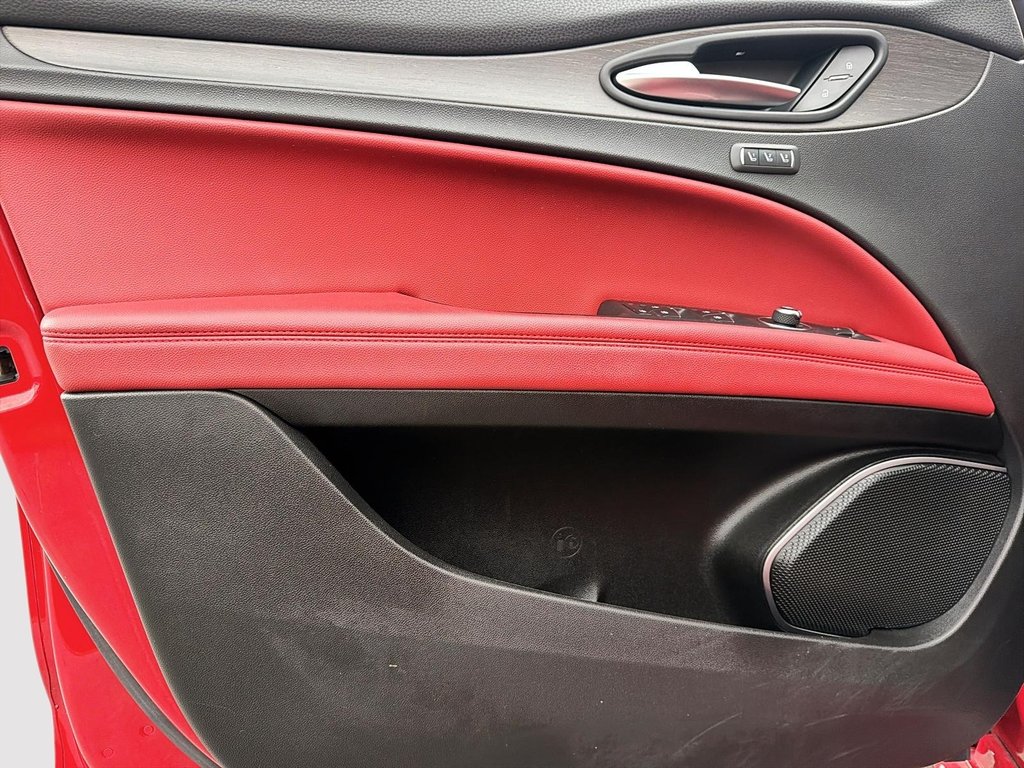 2021 Alfa Romeo Stelvio AWD TOIT-PANORAMIQUE in St-Jean-Sur-Richelieu, Quebec - 11 - w1024h768px