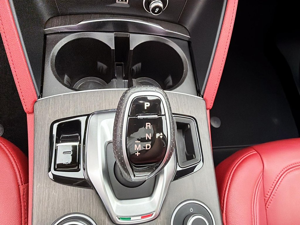 2021 Alfa Romeo Stelvio AWD TOIT-PANORAMIQUE in St-Jean-Sur-Richelieu, Quebec - 15 - w1024h768px