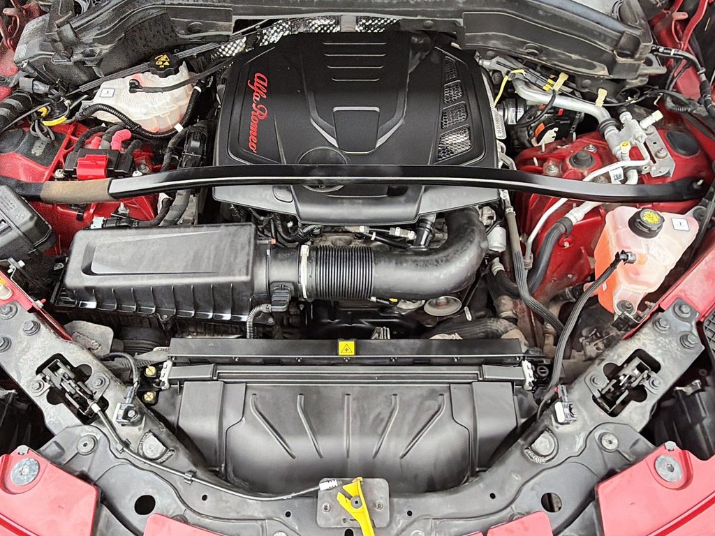 2021 Alfa Romeo Stelvio AWD TOIT-PANORAMIQUE in St-Jean-Sur-Richelieu, Quebec - 8 - w1024h768px