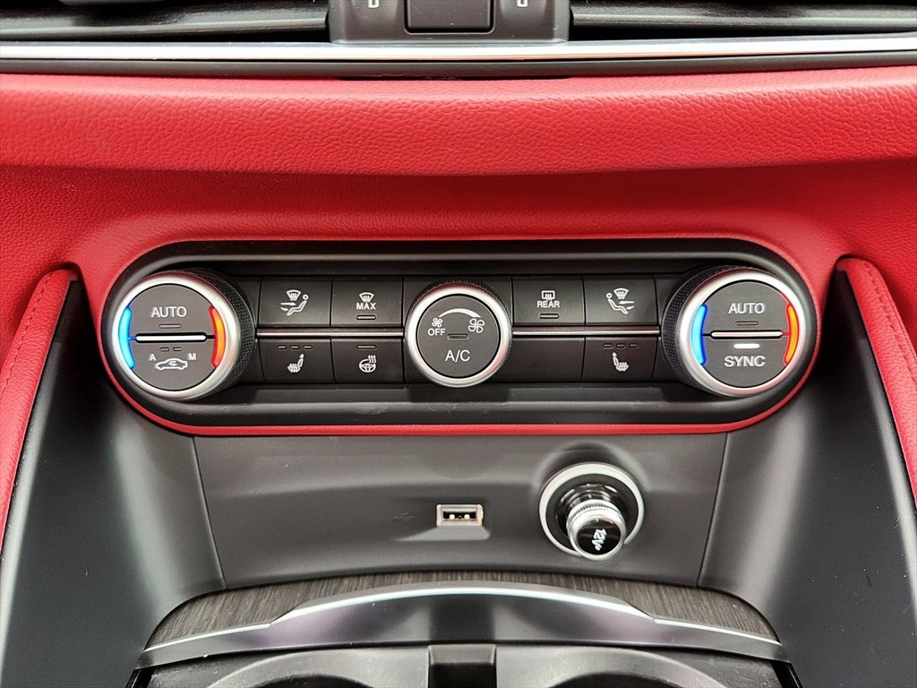 2021 Alfa Romeo Stelvio AWD TOIT-PANORAMIQUE in St-Jean-Sur-Richelieu, Quebec - 14 - w1024h768px