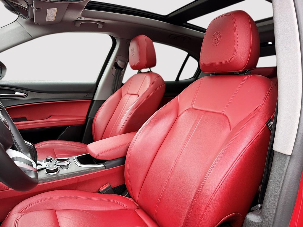 2021 Alfa Romeo Stelvio AWD TOIT-PANORAMIQUE in St-Jean-Sur-Richelieu, Quebec - 9 - w1024h768px