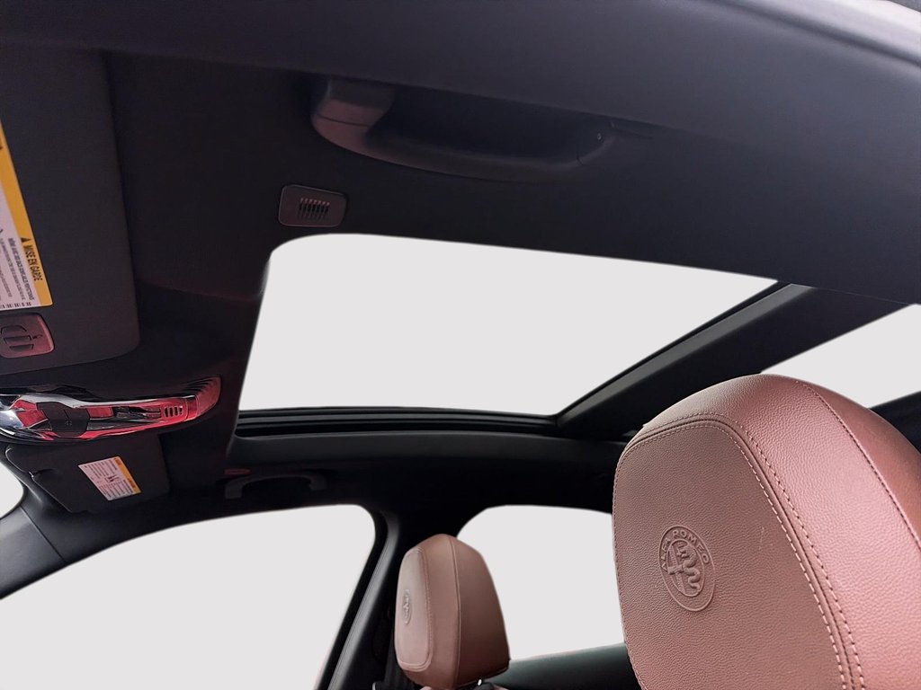 Alfa Romeo Stelvio AWD TOIT-PANORAMIQUE 2021 à St-Jean-Sur-Richelieu, Québec - 10 - w1024h768px