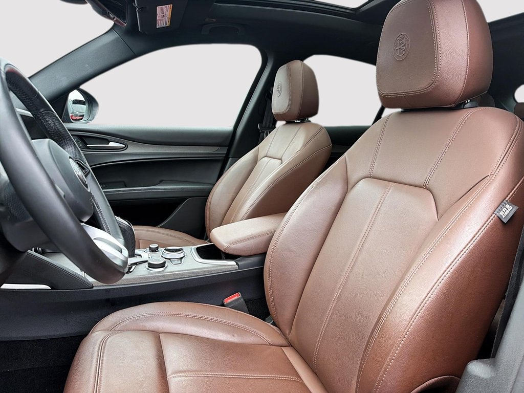 Alfa Romeo Stelvio AWD TOIT-PANORAMIQUE 2021 à St-Jean-Sur-Richelieu, Québec - 3 - w1024h768px