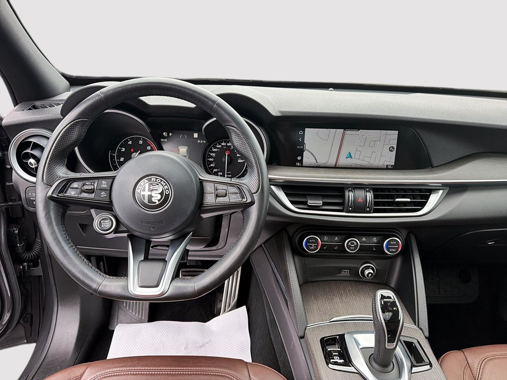 Alfa Romeo Stelvio AWD TOIT-PANORAMIQUE 2021 à St-Jean-Sur-Richelieu, Québec - 4 - w1024h768px
