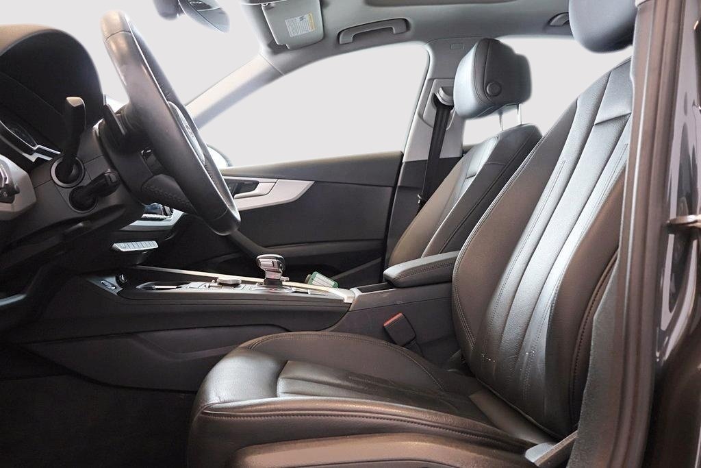 Audi A4 Sedan Komfort Quattro - Toit-Ouvrant - Cuir 2019 à St-Jean-Sur-Richelieu, Québec - 8 - w1024h768px
