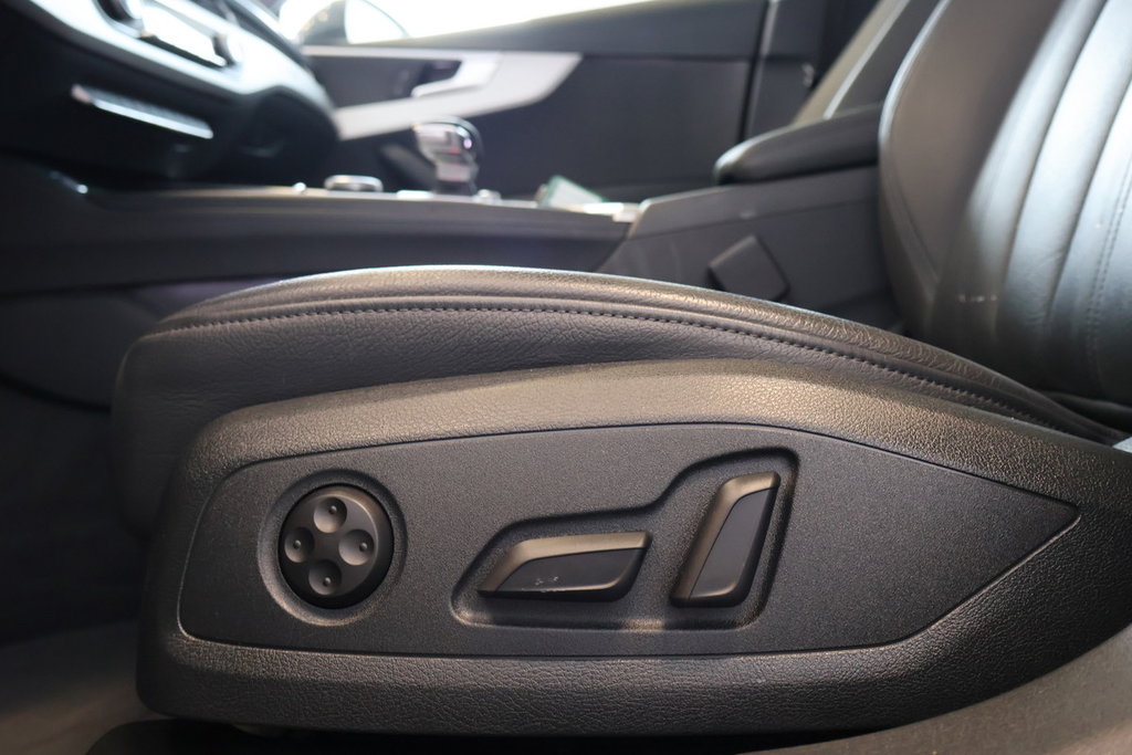 Audi A4 Sedan Komfort Quattro - Toit-Ouvrant - Cuir 2019 à St-Jean-Sur-Richelieu, Québec - 10 - w1024h768px