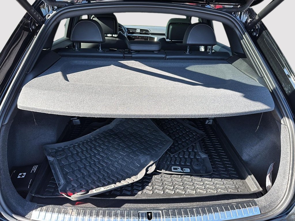 Audi Q3 Progressiv Quattro S-Line Black Optik 2024 à St-Jean-Sur-Richelieu, Québec - 6 - w1024h768px