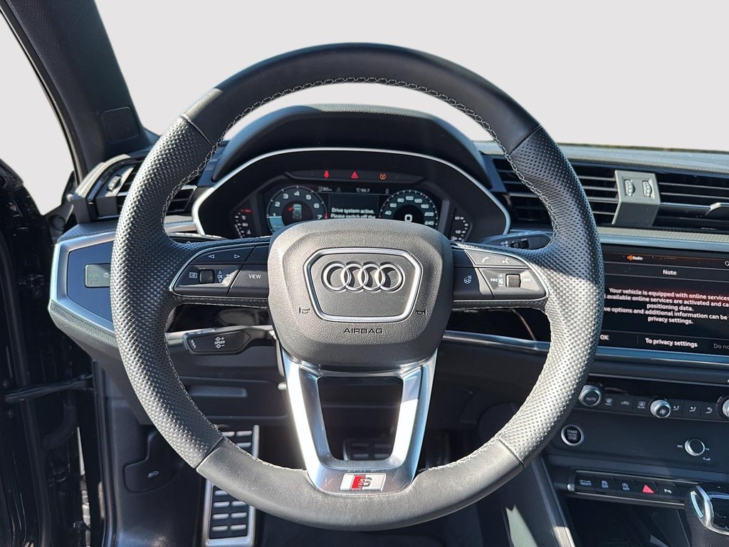 Audi Q3 Progressiv Quattro S-Line Black Optik 2024 à St-Jean-Sur-Richelieu, Québec - 12 - w1024h768px